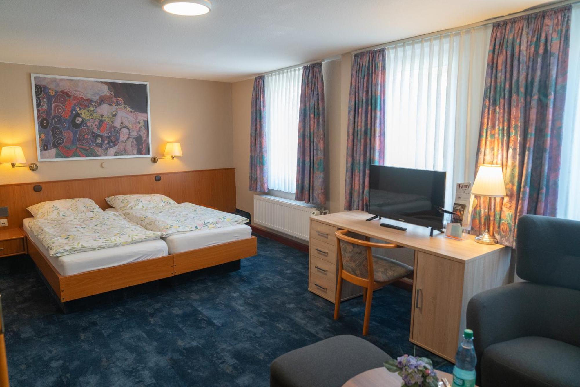 Hotel Zum Grafen Hallermunt Springe Esterno foto