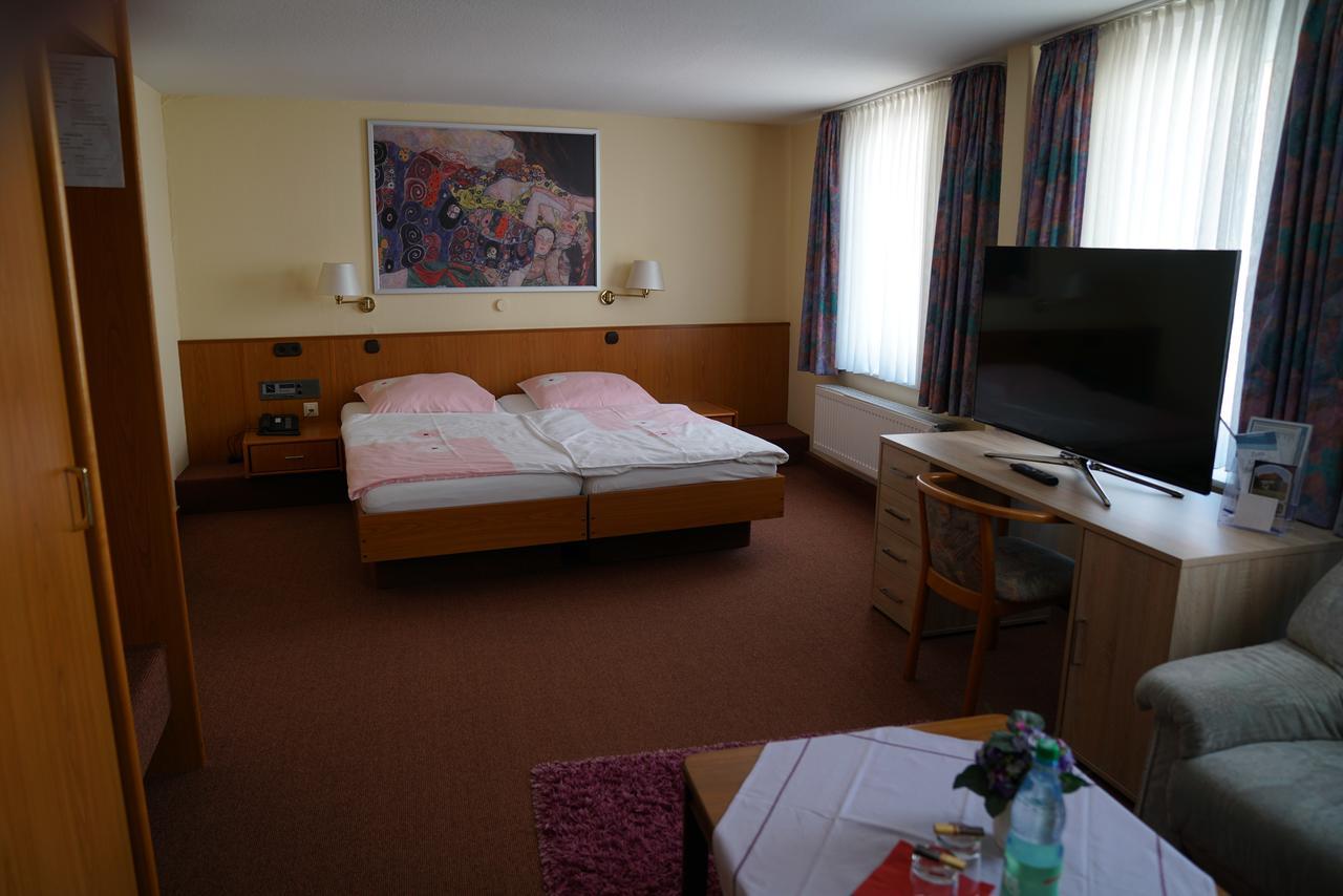 Hotel Zum Grafen Hallermunt Springe Esterno foto